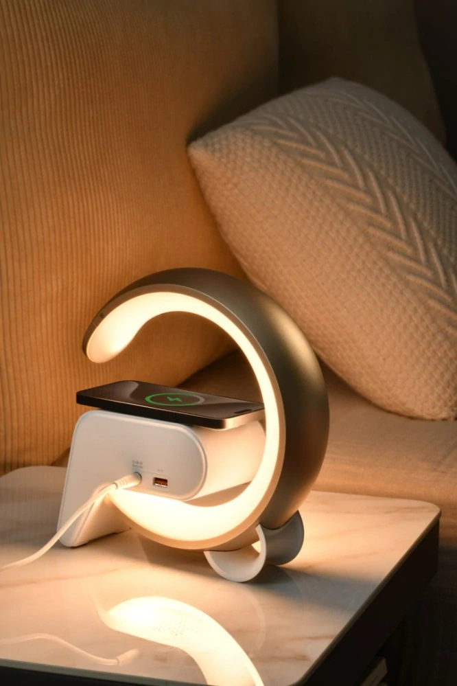 LED relaxační lampička FLAMINGO s QI nabíjením, budík, RGB, USB výstup, BT, zlatá